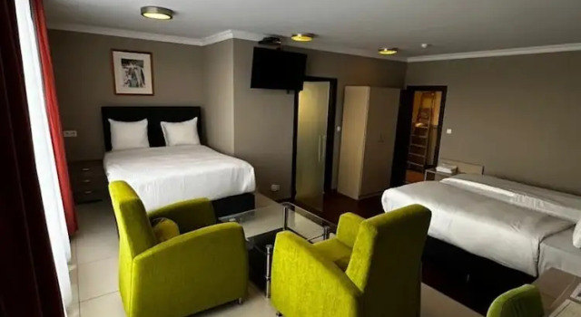 Четырёхместный номер Standard Hotel Taormina Brussels Airport