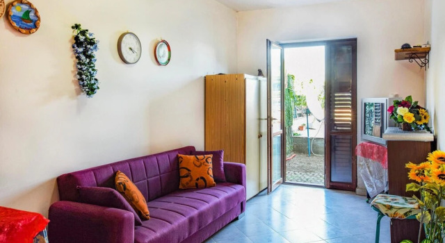 Beautiful Apartment in Stalettì With 1 Bedrooms, Varaa Huoneisto Staletti Calabria