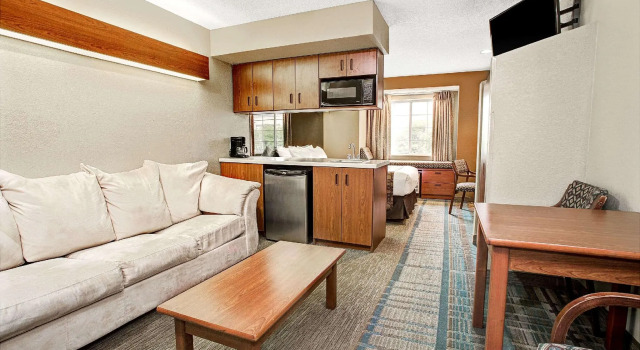 Двухместный люкс Microtel Inn & Suites by Wyndham Mason
