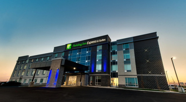 Holiday Inn Express & Suites Trois Rivieres Ouest by IHG, Book Hotel Hotels in Trois-Rivieres with Parking, near Parc Laviolette, Parking