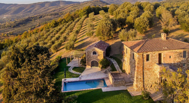 Luxury villa with private swimming pool, sauna and emotional shower, near lake, Забронировать Вилла Отели в центре Маджоне, в центре