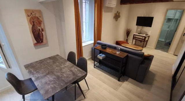 2 pièces Vieux-Nice N, Забронировать Апартаменты/квартира Ницца Приморские Альпы, рядом с Набережная Соединенных Штатов