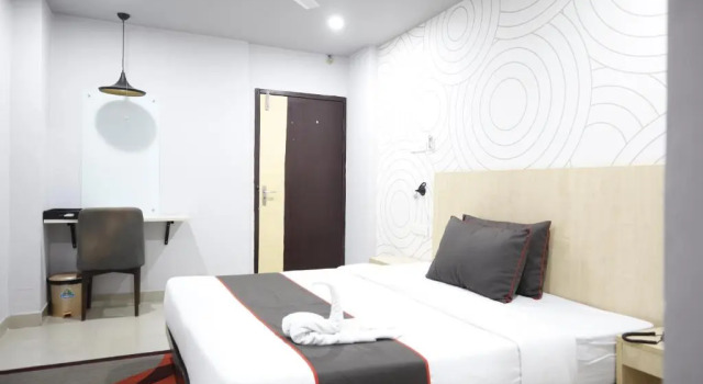 Townhouse 706 Hotel RJB Grand, Varaa Hotelli 3 tähden hotellit kohteessa Assam, 3*