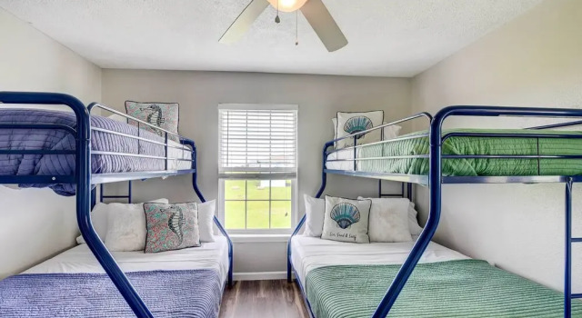 Коттедж Walk to Beach: Charming Home w/ Deck in Galveston