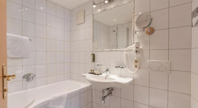 Двухместный номер Standard с балконом Hotel Central
