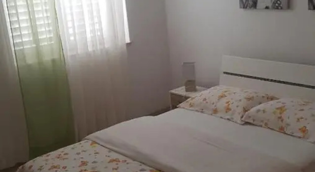 Barko rooms, Prenota Appartamento Città di Lesina 