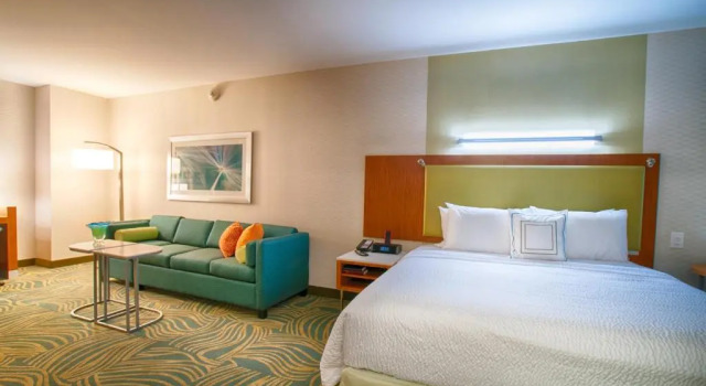 Люкс с красивым видом из окна SpringHill Suites by Marriott Canton