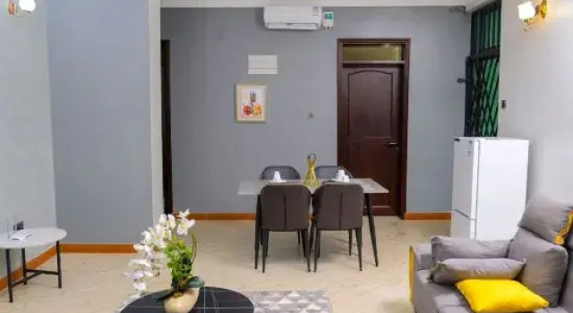 1 Bedroom Suite in 3 Bedroom Apartment