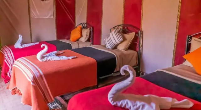 Тент с 3 комнатами Les Pyramides Hotel Merzouga