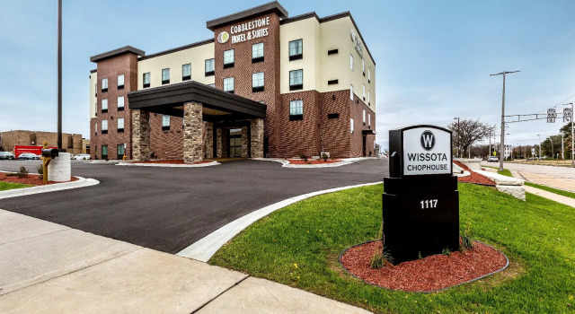 Cobblestone Hotel & Suites - Stevens Point, Buchen Sie Hotel Stevens Point Wisconsin, in der Nähe von Mead Park
