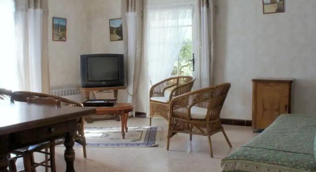 Lovely Holiday Home in Saint-saturnin-lès-apt With Pool