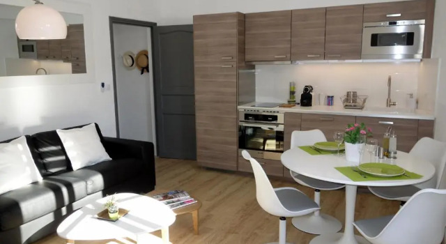 Апартаменты Deluxe Arles Hideaway - Le Duplex des Arènes