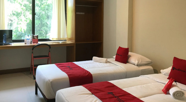 RedDoorz Plus @ Bitung City Center, Buchen Sie Hotel Günstige Hotels in Sulawesi