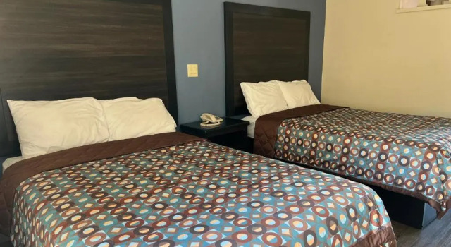 Четырёхместный номер Standard Economy Inn Fresno Yosemite NEWLY REMODELED