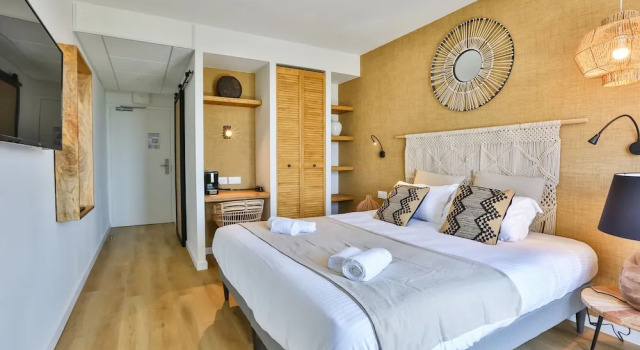Двухместный номер с балконом и с видом на море Hôtel & Spa FACE À LA MER