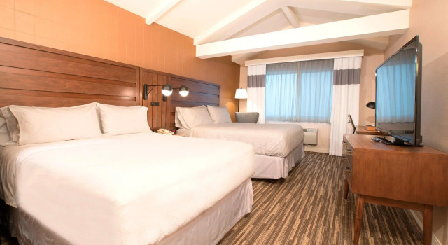 Четырёхместный номер Standard Best Western Premier Plainview-Long Island Hotel