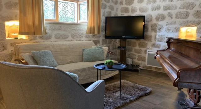Villa Mariner, Book Villa Sommerhuse i Kotor Riviera, Hytte