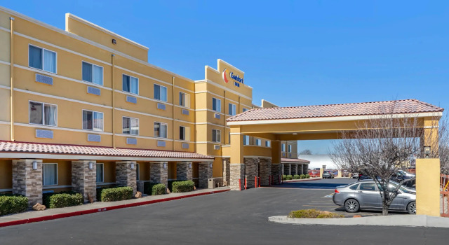 Comfort Inn Albuquerque Airport, Buchen Sie Hotel Hotels in New Mexico mit Parkplatz, Parkplätze