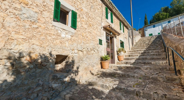 Cal Tio, Book Chalet Selva 