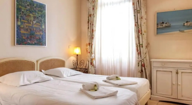 Central 1 Bedroom with 2 Bathrooms, Забронировать Отель Отели Канн с парковкой, рядом с Le Croisette Casino Barriere de Cannes, Парковка
