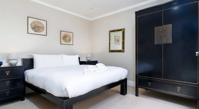 Luxury 2BR Flat in Knightsbridge W/patio, 4 Guests, Забронировать Отель Отели Англии 3 звезды, 3*