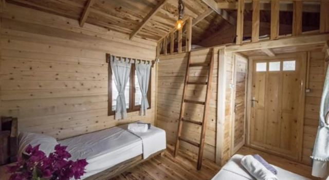 Morkoyun Bungalov Kamp, Rezerwuj Hotel Hotele w Karaburun z parkingiem, Parking