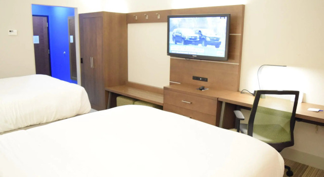 Четырёхместный номер Standard Holiday Inn Express & Suites Pensacola West I-10 by IHG