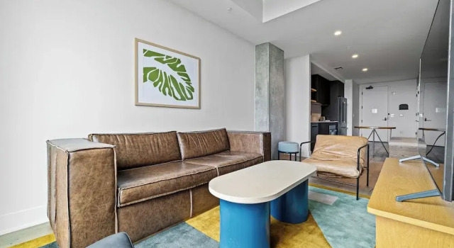 Rainey St 1BR | Heated Pool | Gym | Bar | DT ATX, Забронировать Апартаменты/квартира Апартаменты Остина, рядом с I Love You So Much Mural, Апартаменты/квартира