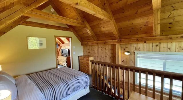 Best Coast Cabin, Забронировать Отель Отели Уклуэлет 4 звезды, рядом с Huu-Mees-Ma-As Native Art Gallery, 4*