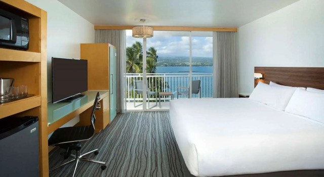 Номер Standard oceanfront Grand Naniloa Hotel, a Doubletree by Hilton