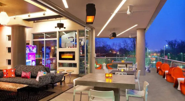 Кровать в общем номере Aloft by Marriott Raleigh