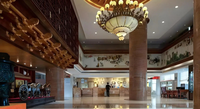 Vienna International Hotel Xian Dayan Tower, Забронировать Отель Яньта , рядом с Большая пагода диких гусей