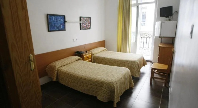 Hostal San Fernando, Забронировать Отель Аликанте Памплона, рядом с Arniches Theater
