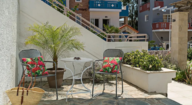 Студия Deluxe с балконом и с видом на сад Sonio Beach Hotel