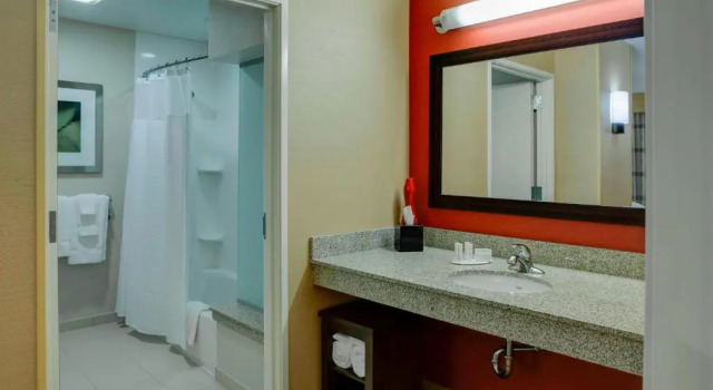 Двухместный люкс c 1 комнатой Courtyard by Marriott Indianapolis Noblesville