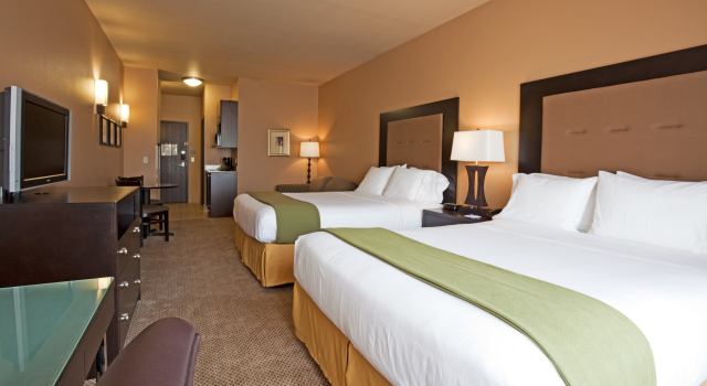 Holiday Inn Express Hotel & Suites Eau Claire North by IHG, Забронировать Отель О-Клэр Висконсин