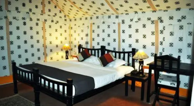 Ranthambore Tiger Machan Resort, Забронировать Курортный отель Отели штата Раджастхана с парковкой, Парковка