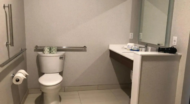 Люкс Holiday Inn Express & Suites Madison by IHG
