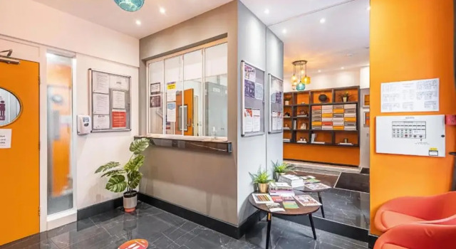 Modern Rooms And Studio In Westminster