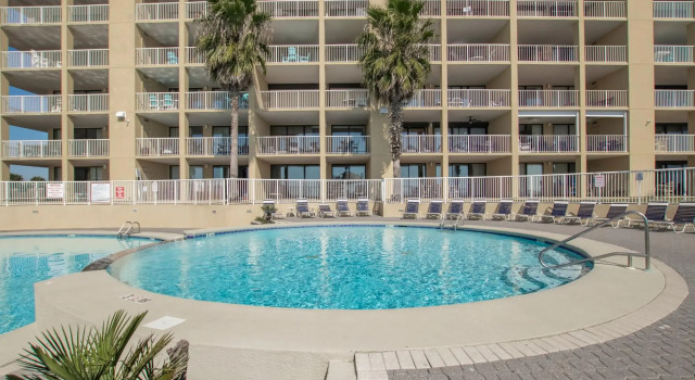 Gorgeous ground floor condo with private balcony steps from pool, Prenota Residence Apart-hotel a Alabama, Residence