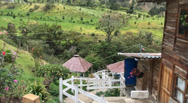 Шале с балконом и с красивым видом из окна Cabañas Valle del Cocora La Truchera
