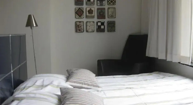 B&B Shared Bed & Breakfast, Забронировать Отель Брюссель Брюссельский столичный регион, рядом с Дворец Правосудия