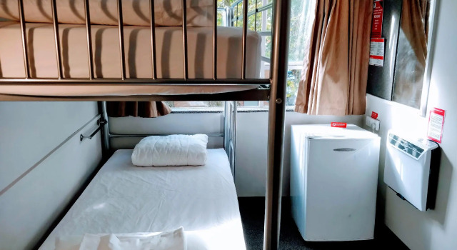 Кровать в общем номере (мужской номер) YMCA Hostel