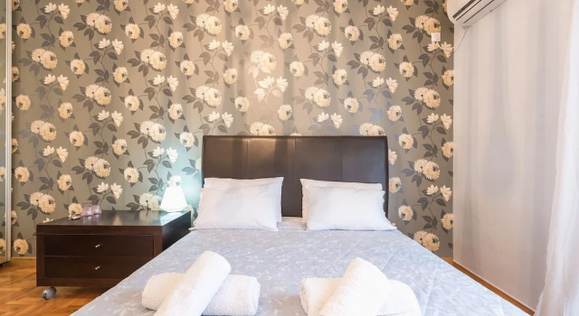 Keramikos Flower Power Residence, Забронировать Апартаменты/квартира Афины Острова Саронического залива - Аттика, рядом с Станция железной дороги Тисио
