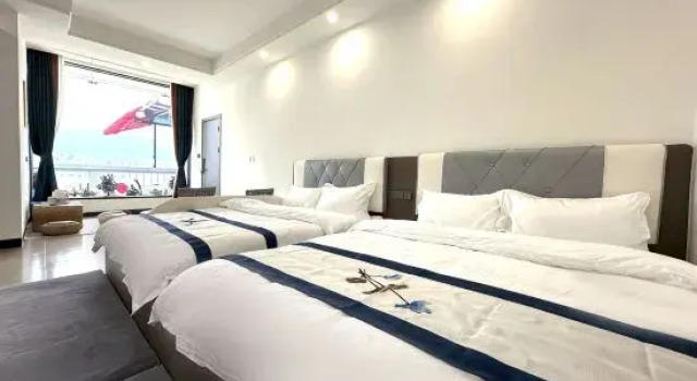 Люкс с 6 комнатами с балконом и с видом на озеро Xinyue Lake View Homestay (Xinghu Scenic Spot)