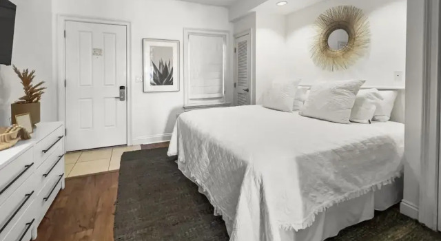 Sea La Vie 1 Bedroom Condo by RedAwning