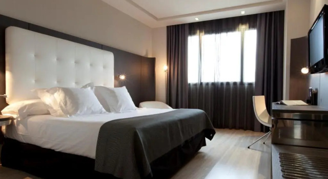 Двухместный номер Hotel Maydrit Airport