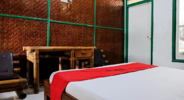 Люкс Standard RedDoorz Plus near Jalan Baru Bogor