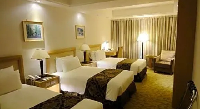 Трёхместный номер Standard Golden China Hotel