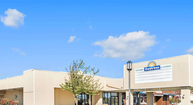 Четырёхместный номер Standard Days Inn by Wyndham Henrietta/Rochester Area